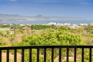 Phòng Loại Sang Hướng Biển Giường Đôi Có Ban Công (Deluxe Sea View Double Room with Balcony)