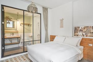Phòng Đôi Loại Sang (Deluxe Double Room)
