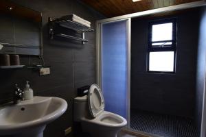 Phòng Giường Đôi Nhìn Ra Núi (Double Room with Mountain View)
