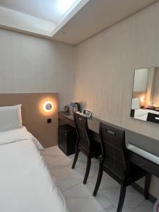 Phòng Đôi Loại Sang (Deluxe Double Room)