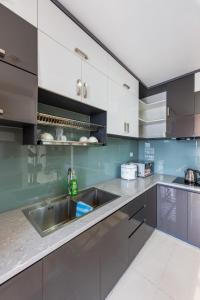 Căn Hộ 3 Phòng Ngủ (Three-Bedroom Apartment)