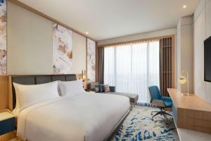 King Guest Room with Sofabed