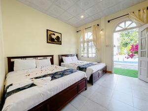 Phòng gia đình hướng vườn (Family Garden View)