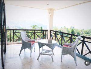 Honeymoon One-Bedroom Villa with Mountain View