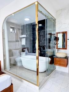 Phòng Có Giường Cỡ King Với Ban Công (King Room with Balcony)