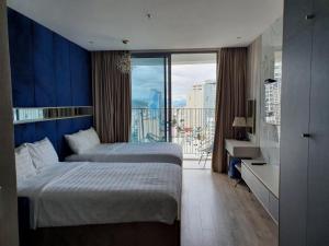 Phòng Gia đình nhìn ra Núi (Family Room with Mountain View)