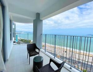 Căn hộ 2 Phòng ngủ có Ban công và Nhìn ra Biển (Two-Bedroom Apartment with Balcony and Sea View)