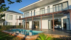 Biệt Thự 3 Phòng Ngủ (Three-Bedroom Villa)