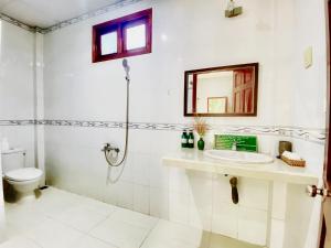 Phòng Tiêu Chuẩn Giường Lớn (Standard King Room)