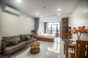 Căn Hộ Có Tầm Nhìn Và Ban Công (Apartment with View and Balcony)