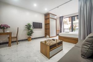 Căn Hộ Nhìn Ra Thành Phố (Apartment with City View)