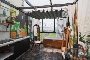 Studio Có Ban Công (Studio with Balcony)