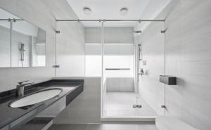 Phòng Deluxe Giường Đôi Có Bồn Tắm (Deluxe Double Room with Bath)