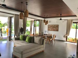 Biệt Thự 3 Phòng Ngủ (Three-Bedroom Villa)