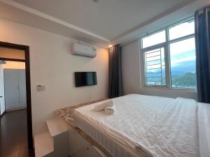 Căn Hộ Nhìn Ra Biển (Apartment with Sea View)