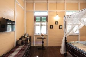 Phòng Giường Đôi Lớn Loại Sang (Deluxe Queen Room)