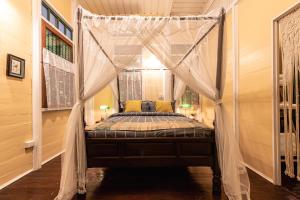 Phòng Giường Đôi Lớn Loại Sang (Deluxe Queen Room)