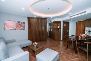 Suite dành cho gia đình Hướng hồ (Lake View Family Suite)