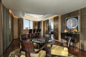 Suite Hạng Hoàng Gia (Royal Suite)
