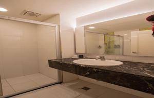 Phòng Hai Giường Đơn Loại Sang (Deluxe Twin Room)
