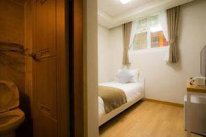 Phòng Đơn Có Phòng Tắm Riêng (Single Room with Private Bathroom)