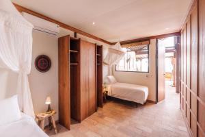 Three-Bedroom Villa to Villa Shanti Sumberkima Hill