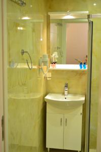 Budget Double Room room in Blue Istanbul Hotel Taksim