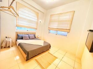 Phòng Deluxe Giường Đôi Có Vòi Sen (Deluxe Double Room with Shower)