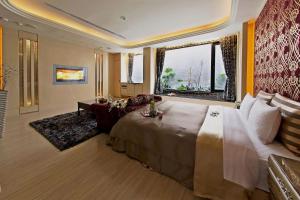 Phòng Đôi Thương Gia - Nhận Phòng Sau 9:00 Tối (Business Double Room - Check-In After 9:00 PM)