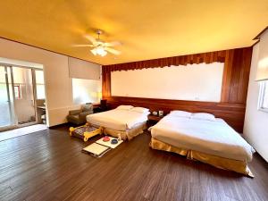 Classic Family Room - Pet-Friendly