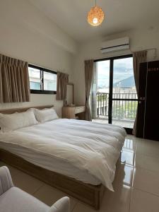 Phòng Giường Đôi Nhìn Ra Núi (Double Room with Mountain View)