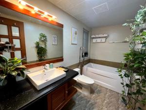 Phòng Deluxe giường đôi (Double Room Deluxe)