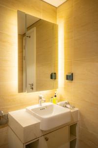 Căn Hộ 3 Phòng Ngủ (Three-Bedroom Apartment)