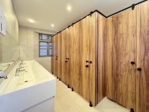 Phòng Giường Đôi Với Phòng Tắm Chung (Double Room with Shared Bathroom)