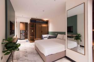 Studio Có Ban Công (Studio with Balcony)