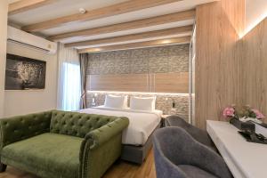 Suite Có Bồn Sục (Suite with Jacuzzi)