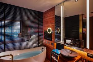 Deluxe Twin Room with Garden View and Lounge Access