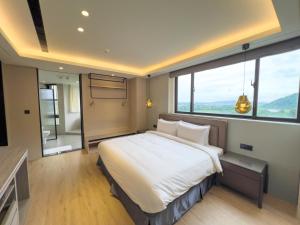 Phòng Có Giường Cỡ King Nhìn Ra Hồ Nước (King Room with Lake View)