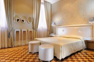 Exclusive Double Room with Canal View room in Hotel Ai Due Principi