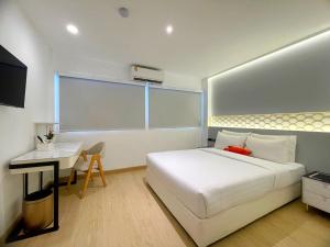 Phòng Deluxe giường Queen (Deluxe Queen Room)