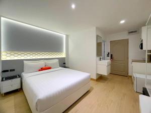 Phòng Deluxe giường Queen (Deluxe Queen Room)