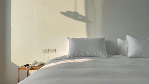 Phòng Có Giường Cỡ King Nhìn Ra Hồ Nước (King Room with Lake View)