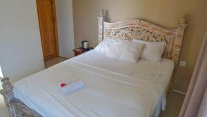Phòng Giường Đôi Nhìn Ra Hồ Bơi (Double Room with Pool View)