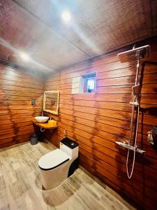 Phòng 4 Người Có Ban Công (Quadruple Room with Balcony)