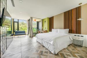 Phòng Deluxe giường đôi có ban công (Deluxe Double Room with Balcony)