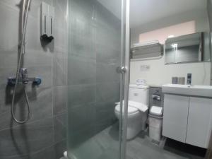 Phòng 2 Giường Đơn Với Phòng Tắm Riêng (Twin Room with Private Bathroom)