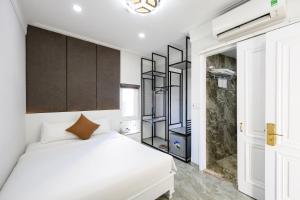 Phòng Tiêu Chuẩn Giường Đôi Lớn (Standard Queen Room)