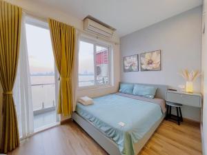 Căn Hộ Có Ban Công (Apartment with Balcony)