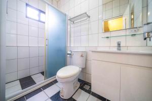 Phòng Bốn Người Có Phòng Tắm Riêng (Quadruple Room with Private Bathroom)