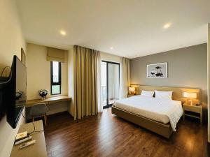 Ngôi Nhà 5 Phòng Ngủ (Five-Bedroom House)